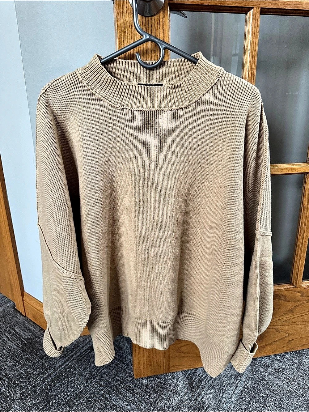 VICI Crewneck Sweater in Brown Size Medium Like New